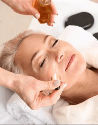 Oxigen facial, Microdermabrasion, Electriccurrent, Led Facial, Extracctions and Anti aging facials.